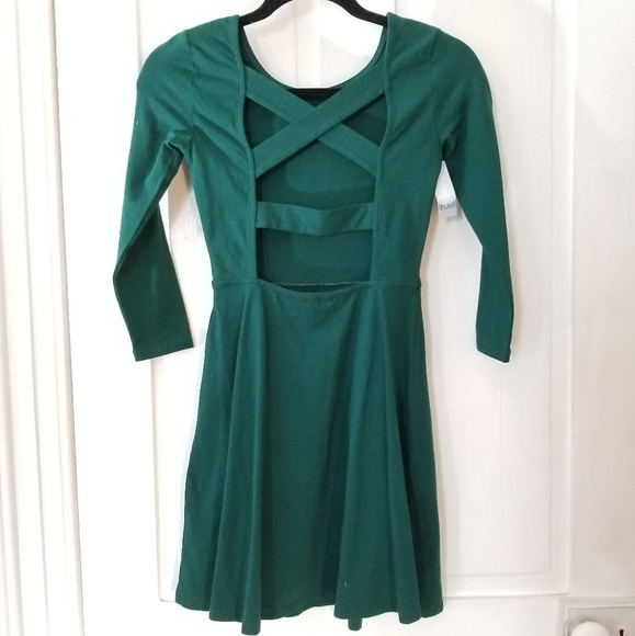 Aritzia Dresses & Skirts - Aritzia Green Criss Cross Back Skater Dress